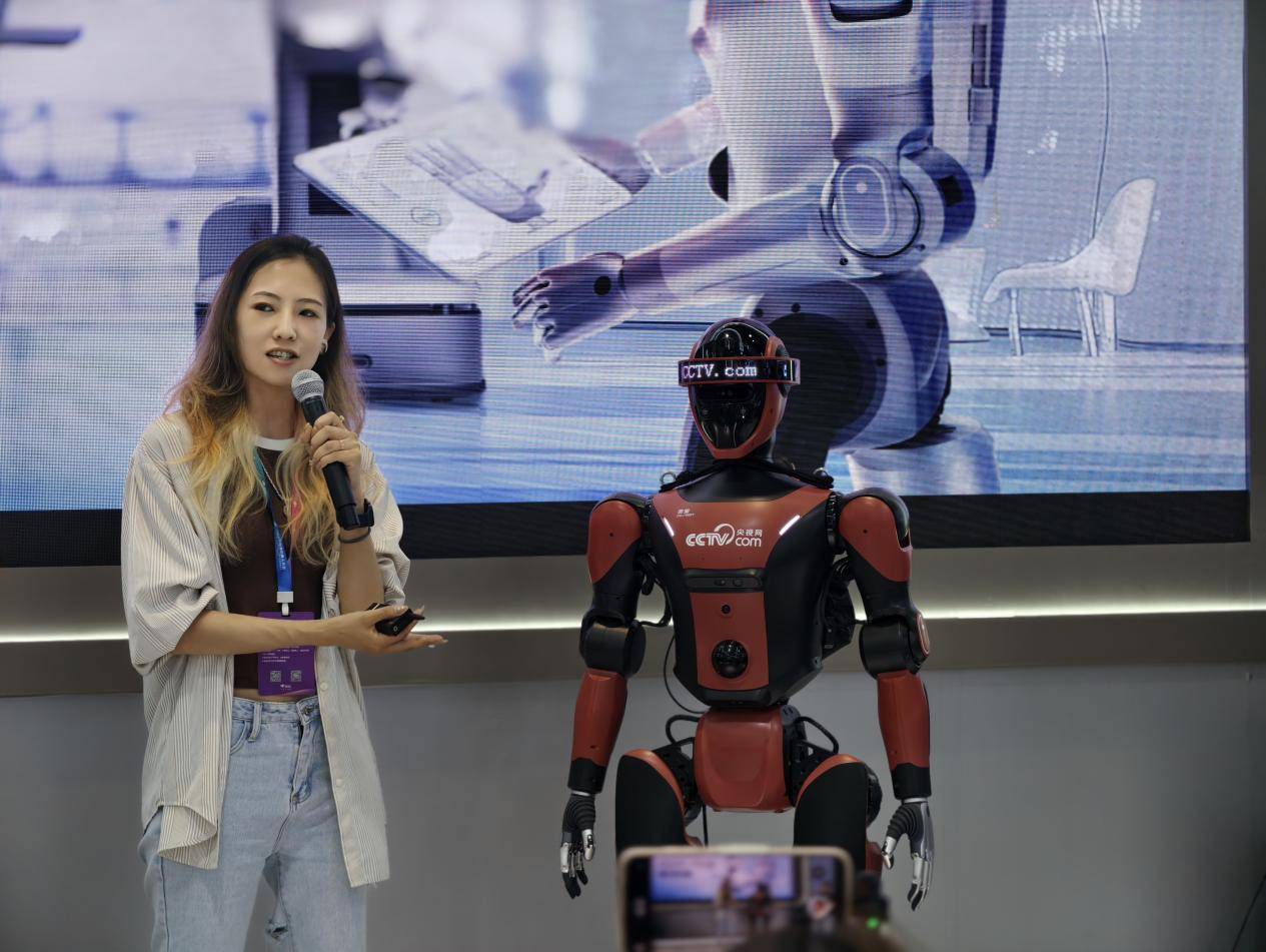 WRC 2025｜从人形到末端，灵宝CASBOT描绘“共生系统”全景，构筑真实落地的协作蓝本(图8)